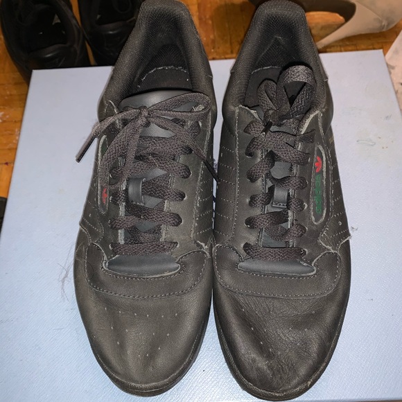 yeezy black powerphase